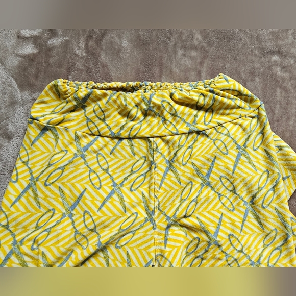 Lularoe One Size Scissor leggings - Picture 2 of 4